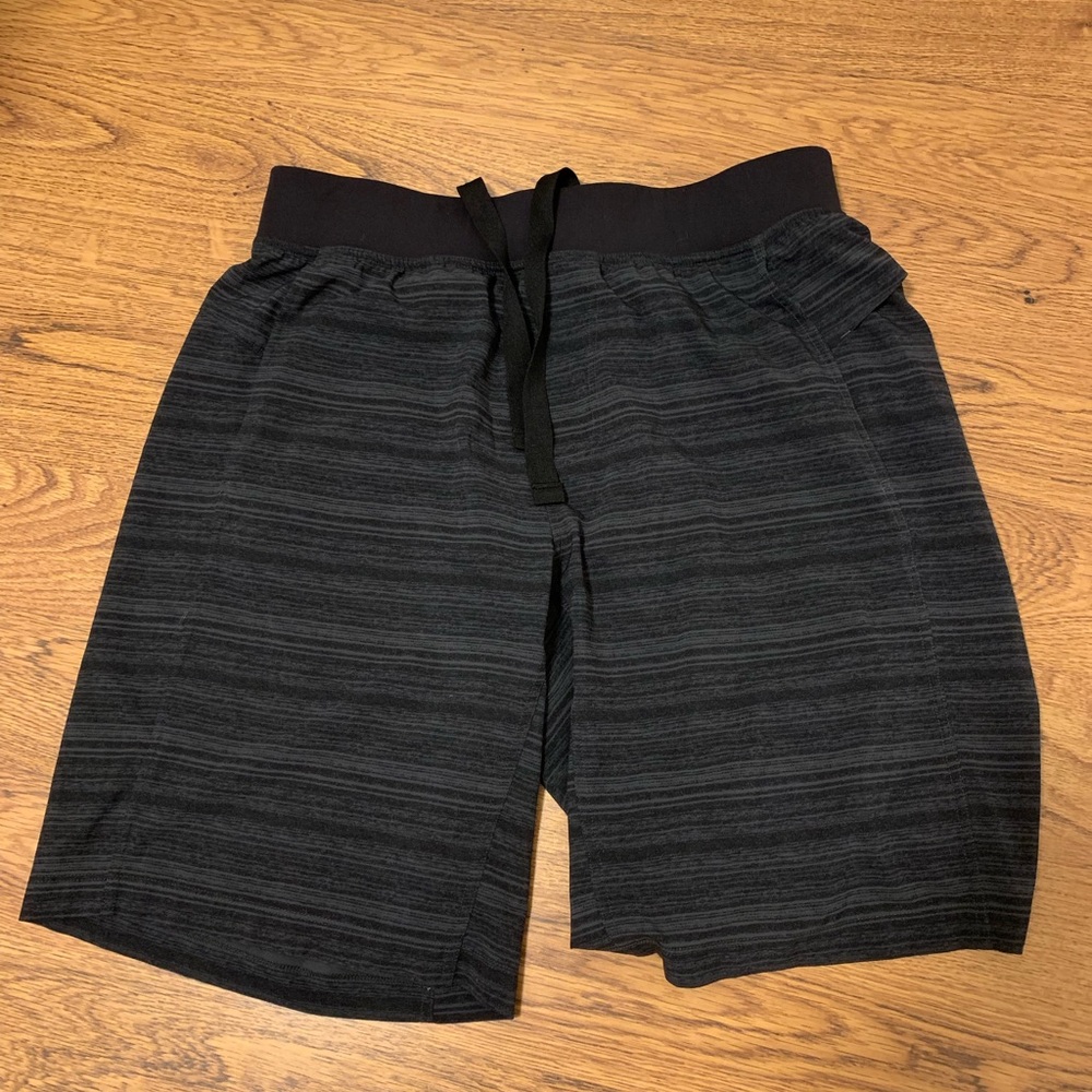 Men’s Lululemon THE short. Large